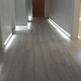 لاین نوری روکار قرنیز با ابعاد mm 80X15 برند عمادلایت